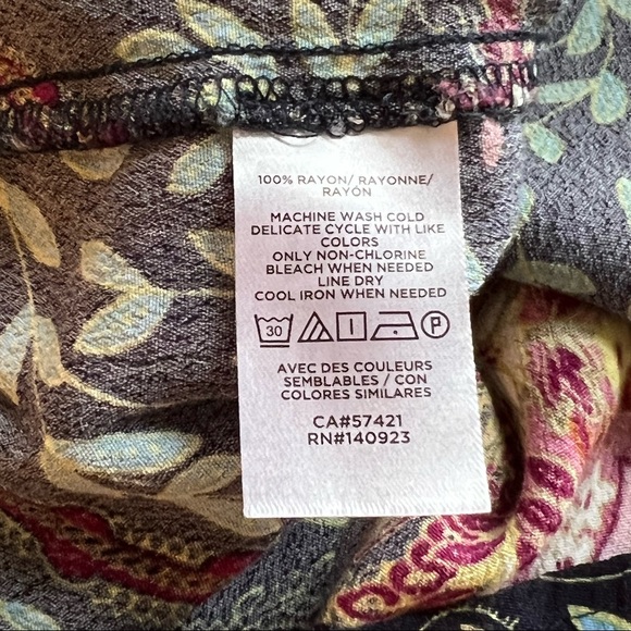 ⭐️ LOFT Long Sleeve Floral Nature Pattern Size: MP - Picture 9 of 10